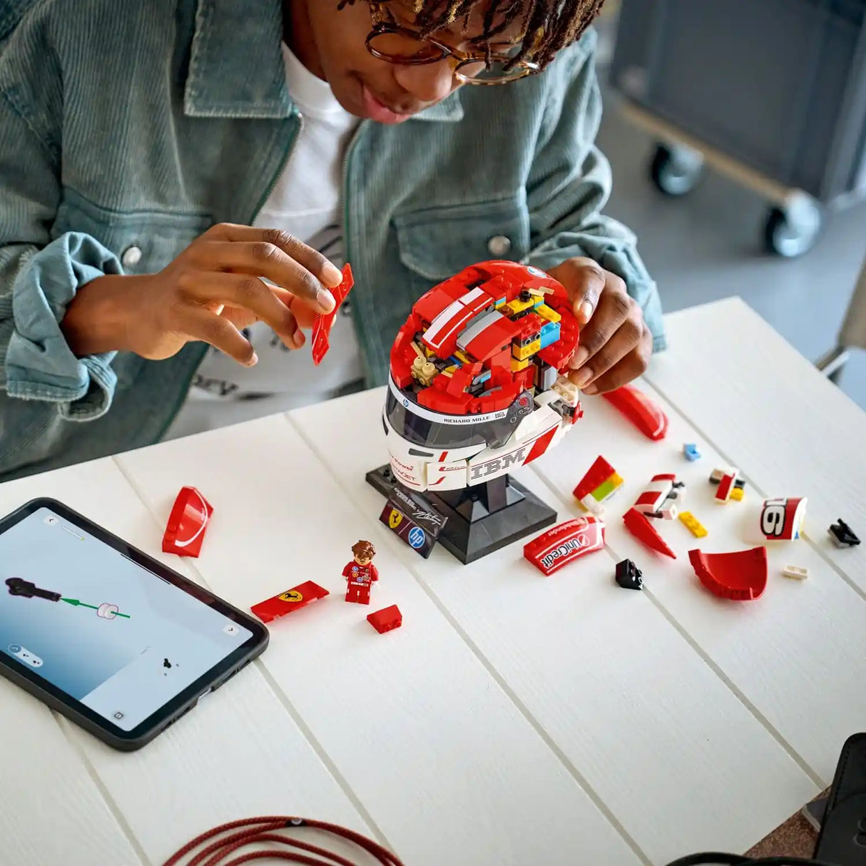 Lego Editions Scuderia Ferrari HP Charles Leclerc F1 Helmet | 43014