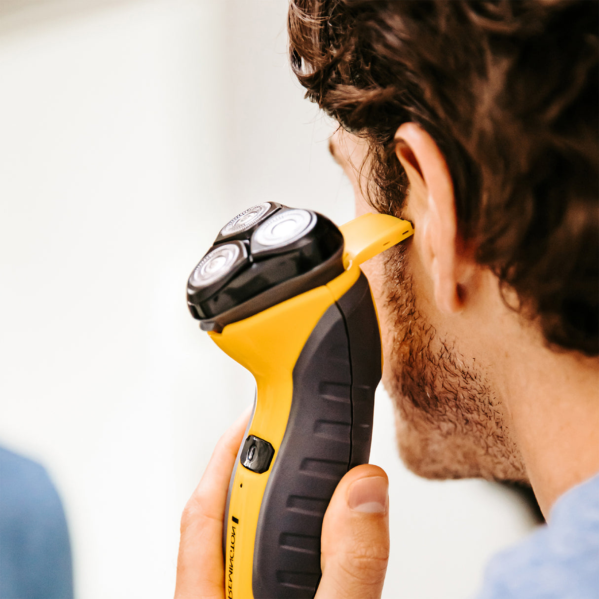 Remington 5100 Virtually Indestructible Rotary Battery Shaver | PR1855