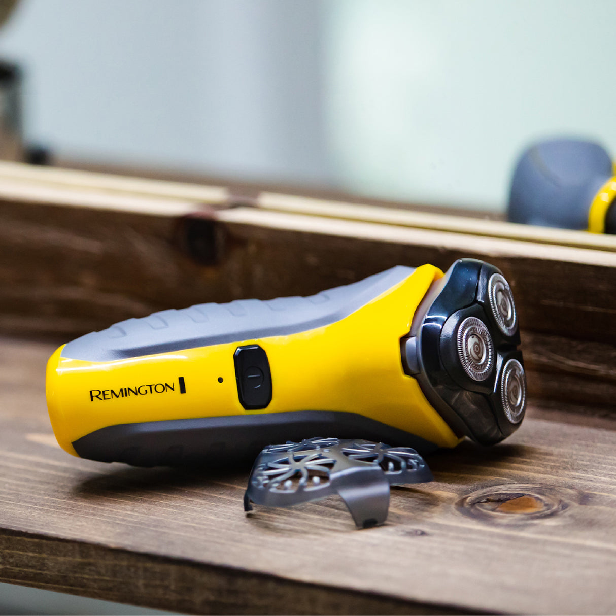 Remington 5100 Virtually Indestructible Rotary Battery Shaver | PR1855