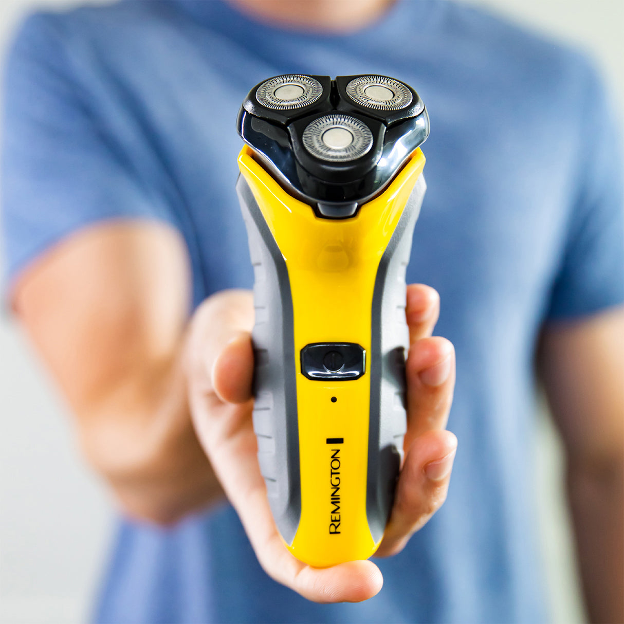 Remington 5100 Virtually Indestructible Rotary Battery Shaver | PR1855