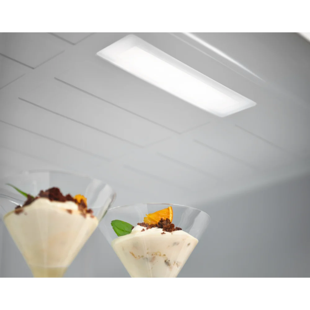 Electrolux 186cm 60/40 Frost free Fridge Freezer - Black | LNT6ME33K0