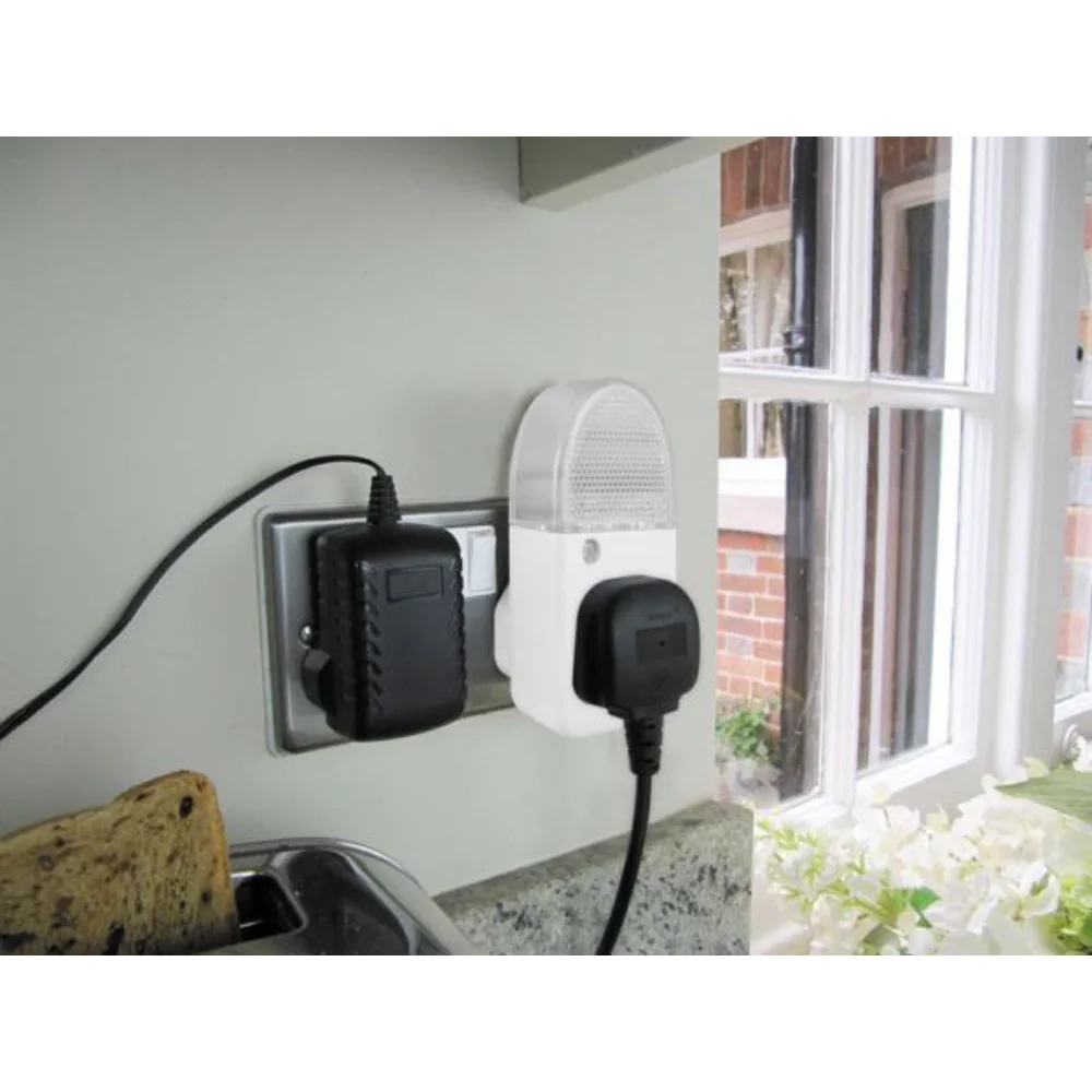 Unicom Plug Through Night Light | UNC62745