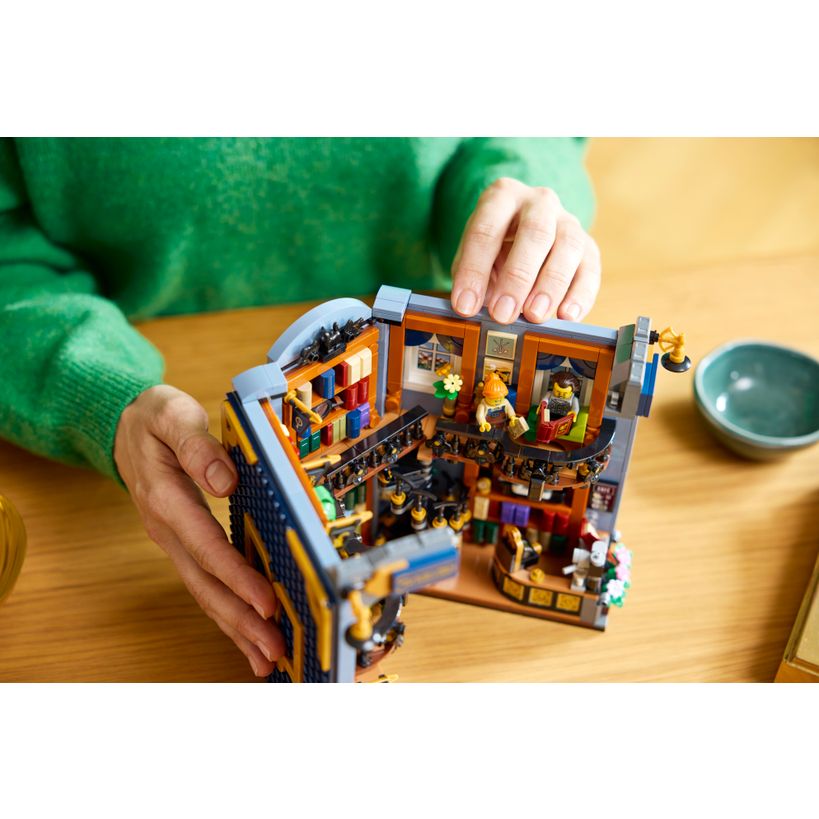 Lego Icons Bookstore: Book Nook | 11379