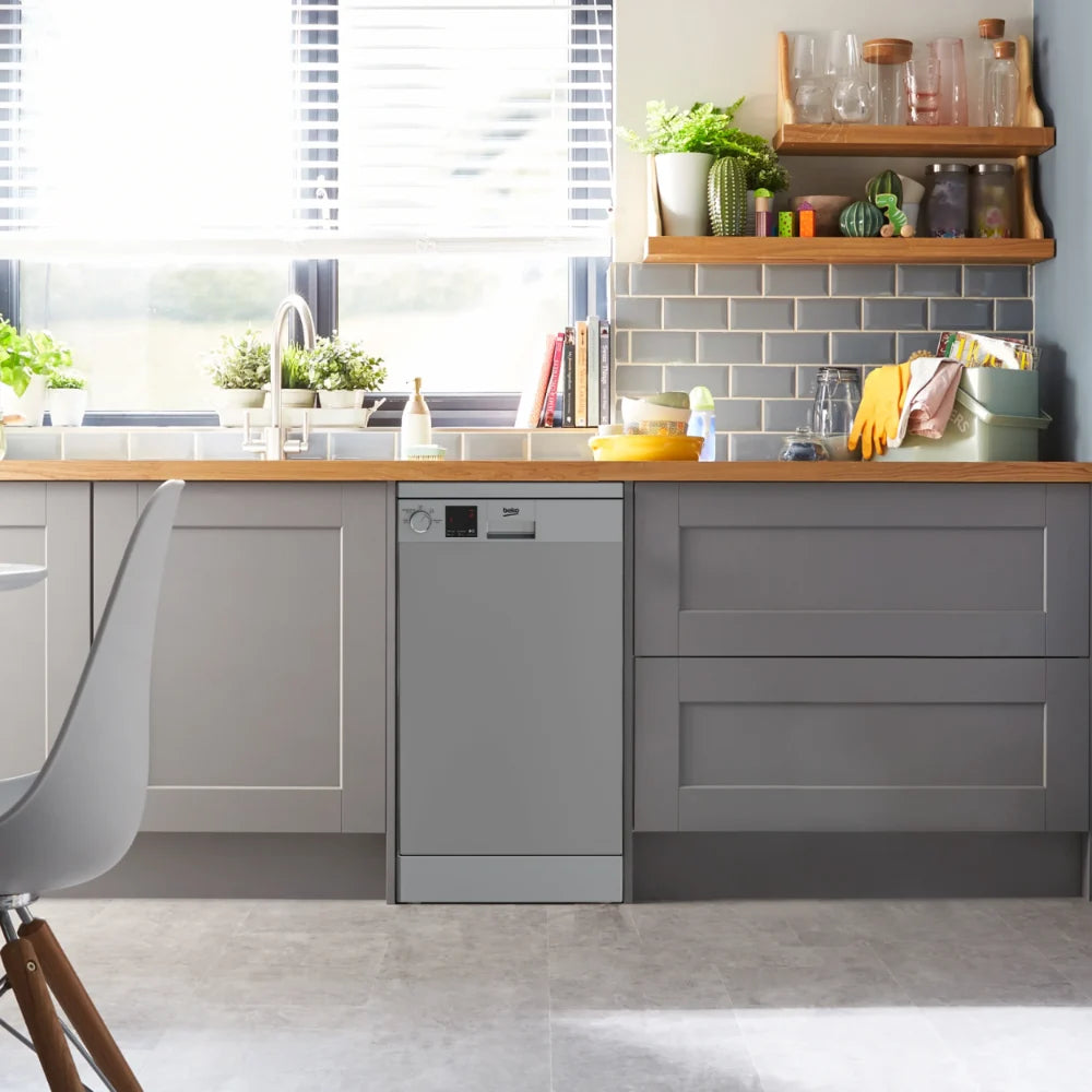 Beko 10 Place Slimline Freestanding Dishwasher 45cm - Silver | DVS04020S