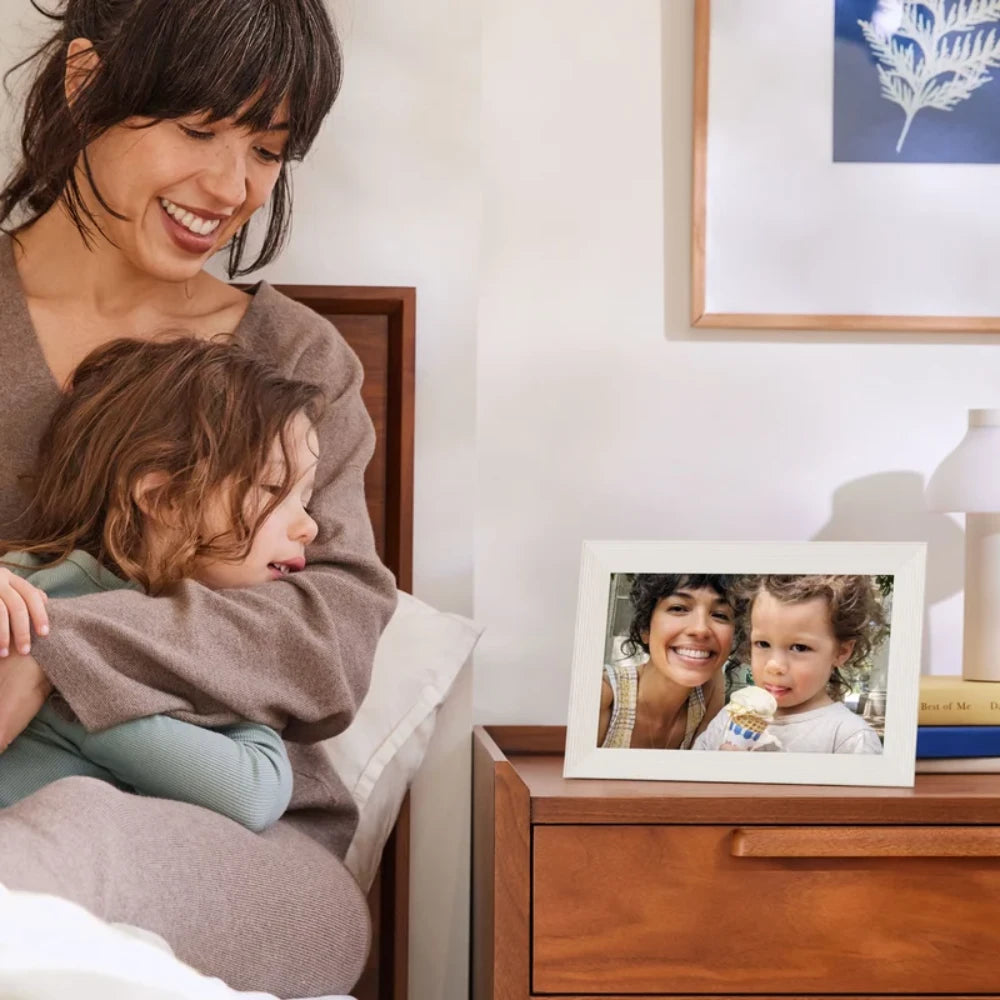 Aura Carver 10.1 Inch WiFi Digital Photo Picture Frame - White | UKA900-WHT