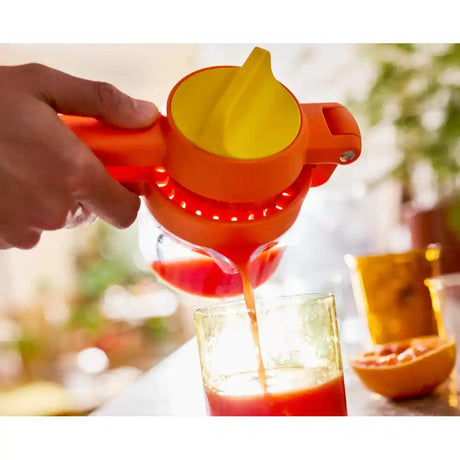Joseph Joseph JuiceMax Plus Dual-Action Orange Citrus Press with Measuring Cup | 1000086JJ