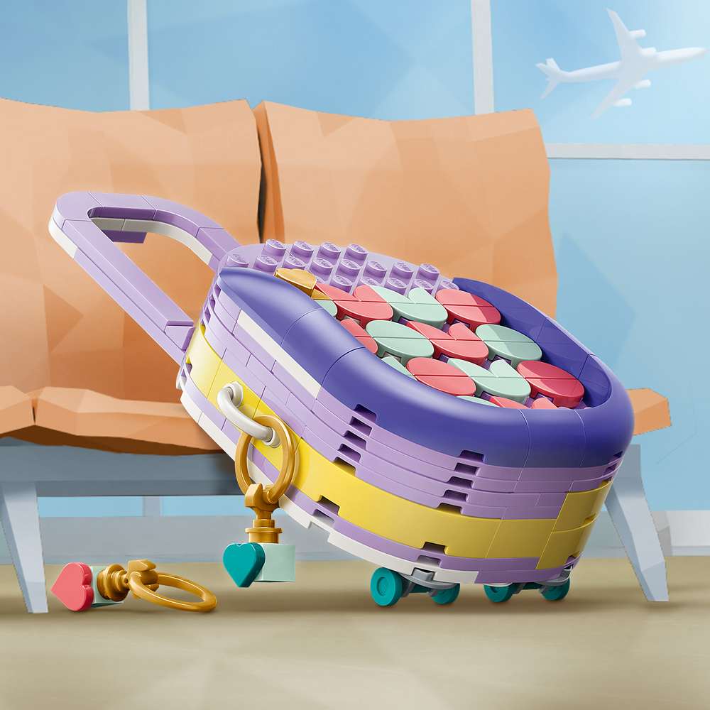 LEGO Creator Art Fashion Bag with Storage 31391 - close-up detail of the finished build. 272 pieces. Ages 8+.
