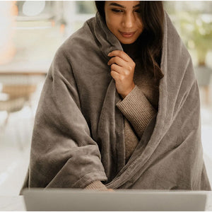 Dreamland Luxury Snuggle Up Heated Large Fleece Throw - Grey | 16707C