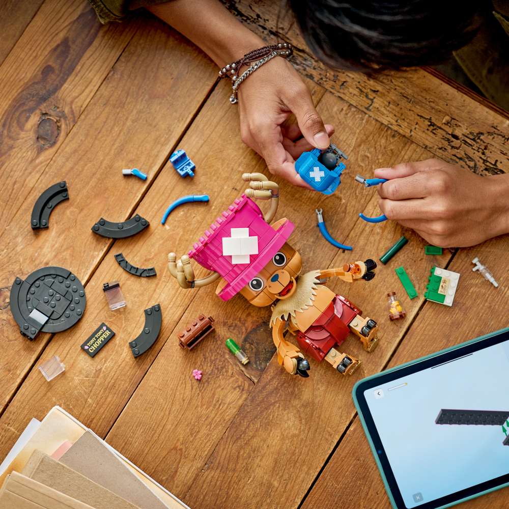 LEGO ONE PIECE Tony Tony Chopper 75643 - a child building the set. 577 pieces. Ages 9+.