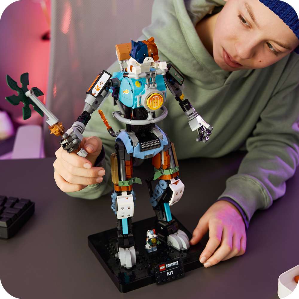 LEGO Fortnite KIT 77081 - close-up detail of the finished build. 1230 pieces. Ages 12+.