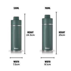 Ninja Thirsti 530ml and 700ml insulated travel bottles in evergreen with stainless steel bands, showing height and width dimensions comparison
