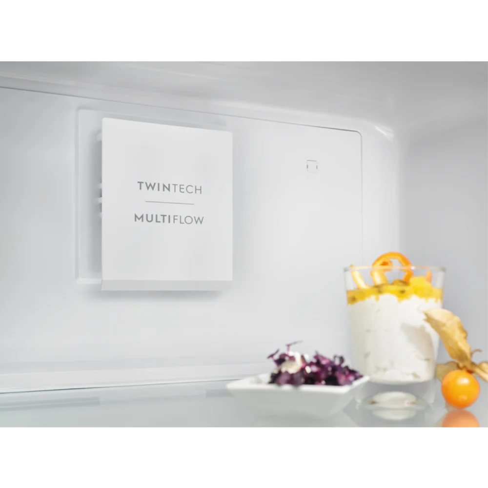 Electrolux 186cm 60/40 Frost free Fridge Freezer - Black | LNT6ME33K0