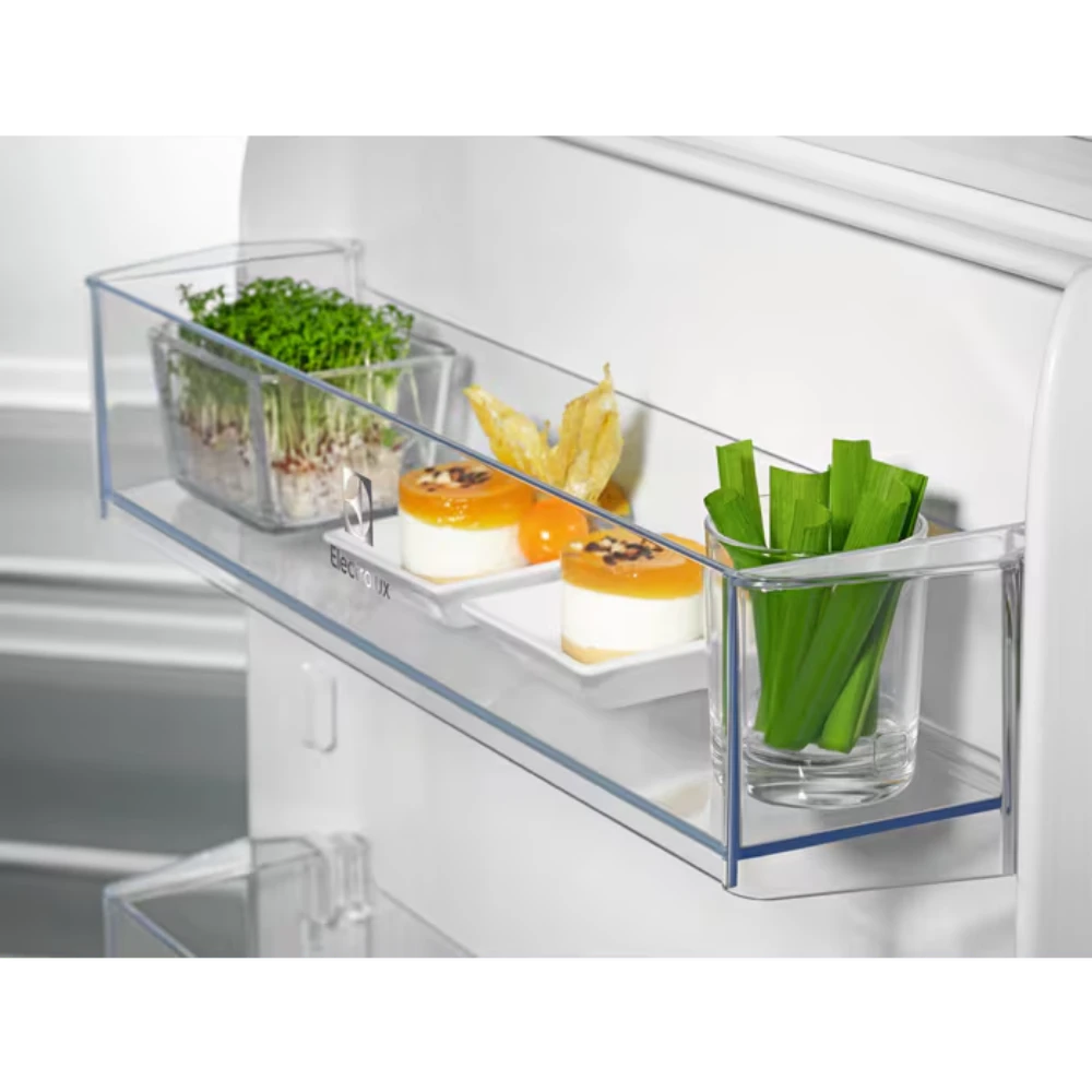 Electrolux 177cm 50/50 Low Frost Integrated Fridge Freezer - White | LNS5LE18S5
