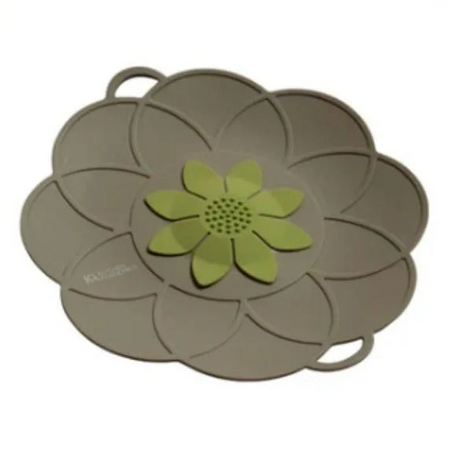 Collage showing Kitchen Academics silicone lids with flower-shaped design in beige, yellow and blue, displayed on red cookware and as standalone product shots demonstrating anti-spill and boil-over prevention functionality