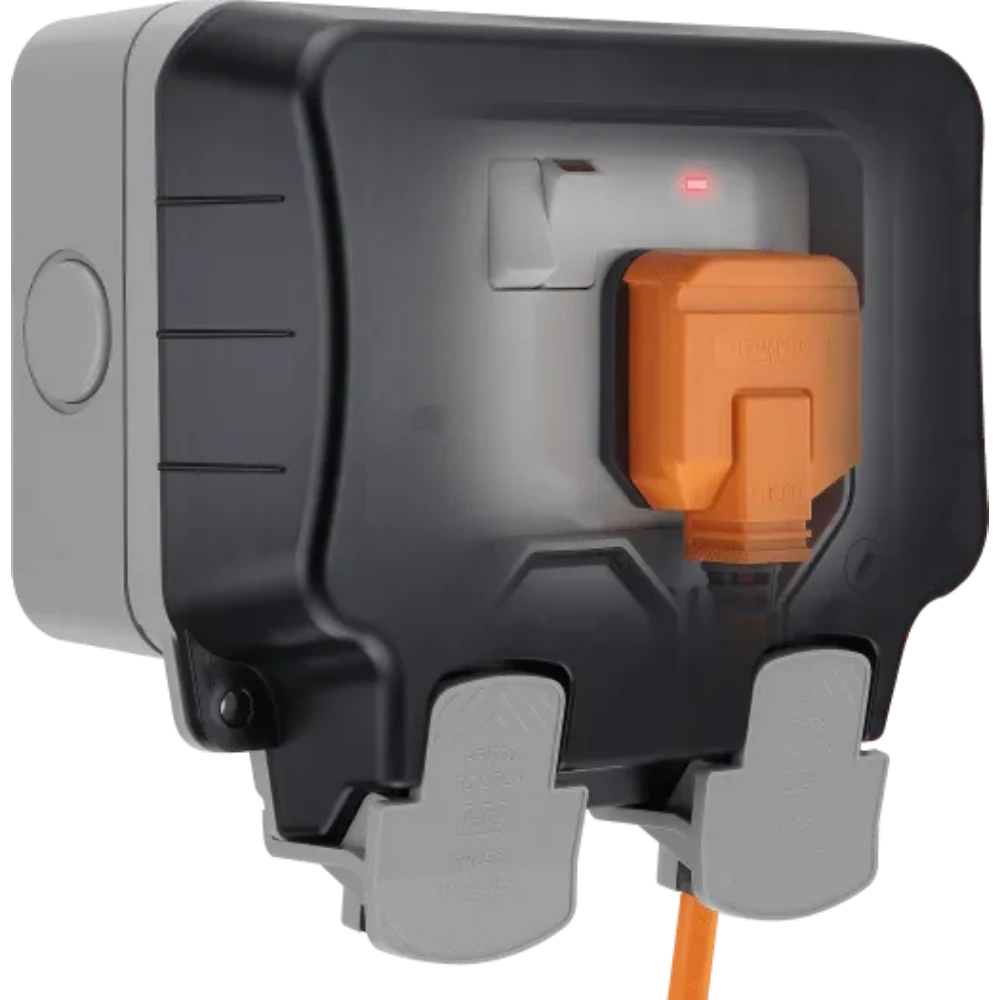 Luceco 13A Grey 2 Gang Outdoor Weatherproof Switched Socket | WP22-02