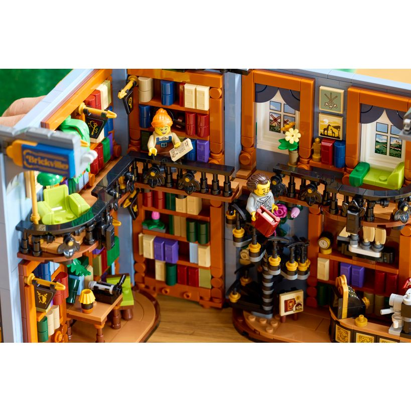Lego Icons Bookstore: Book Nook | 11379