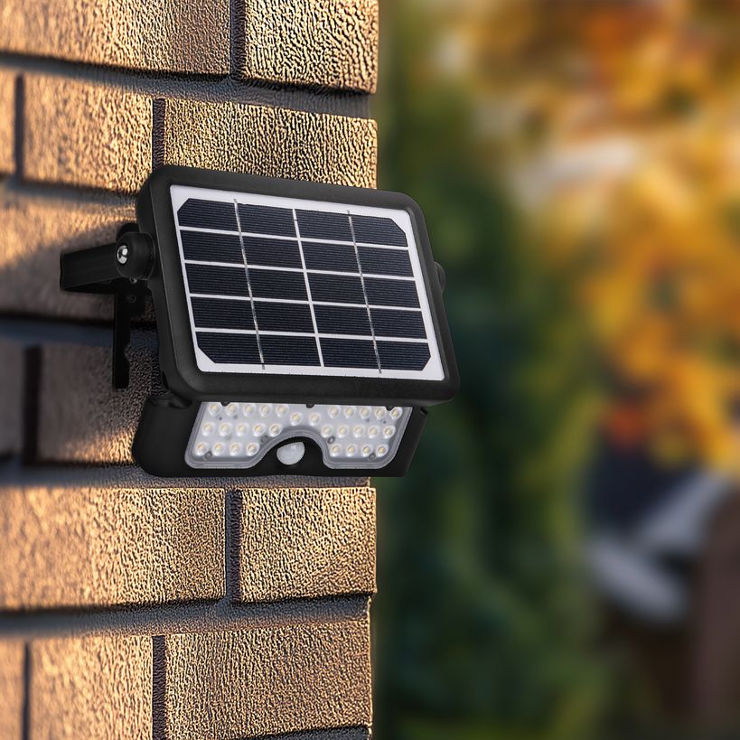Luceco Solar Guardian LED Floodlight & PIR 5W Black | LCELEXSF6B40