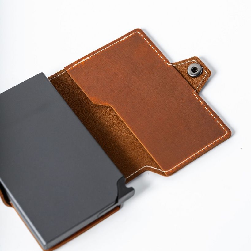Wallet Junkie Pro Slim for up to 9 Cards - Light Brown | WJP-LBR