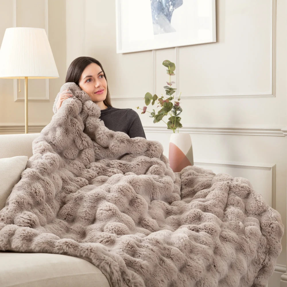 Dreamland Luxury Hygge Days Heated Large Fleece Throw - Mocha
