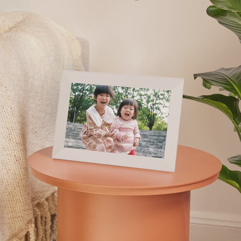 Aura Carver 10.1 Inch WiFi Digital Photo Picture Frame - White | UKA900-WHT