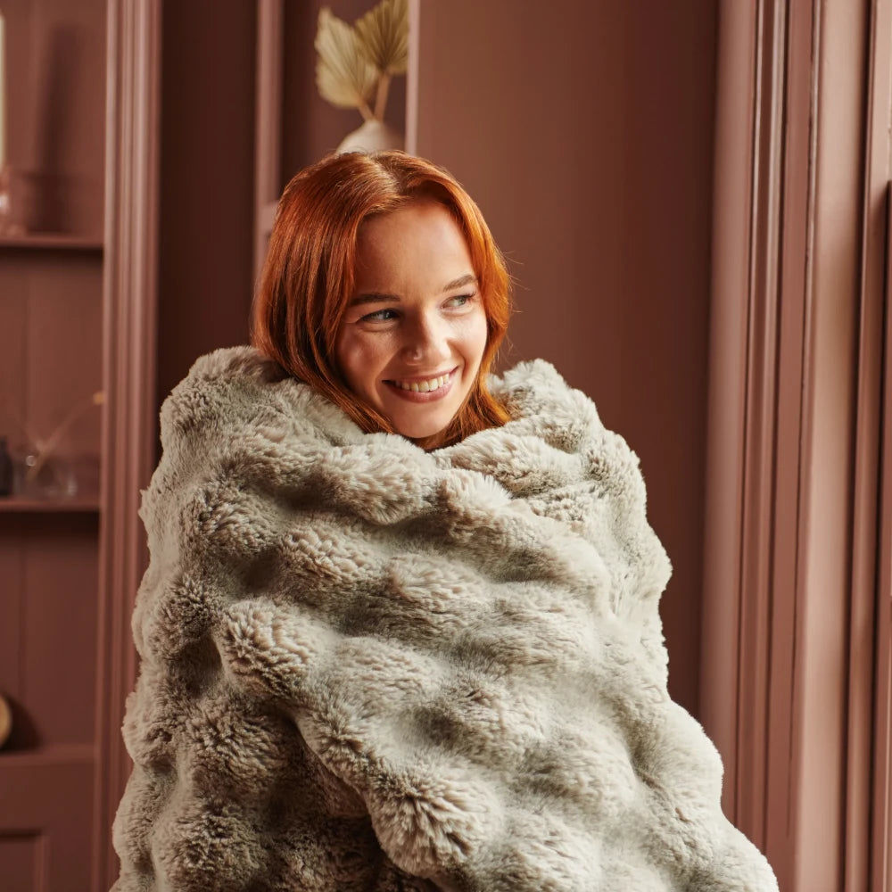 Dreamland Luxury Hygge Days Heated Large Fleece Throw - Mocha